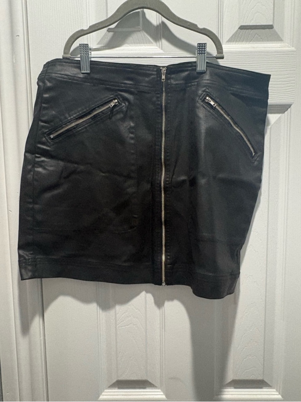 Cloth & Stone faux leather skirt